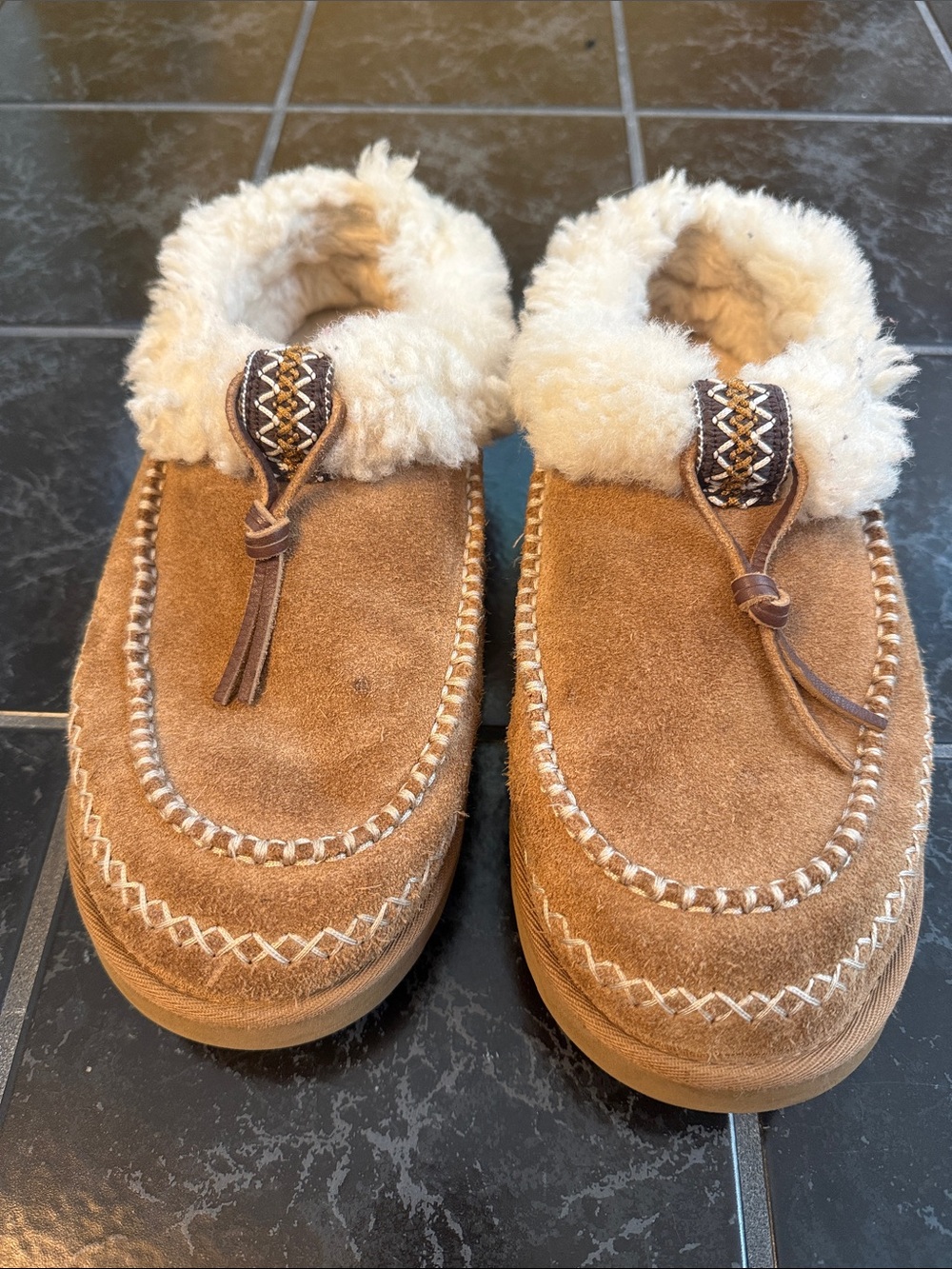 UGG Women’s Chestnut Suede Moccasin Slipper with Cream Shearling size 11